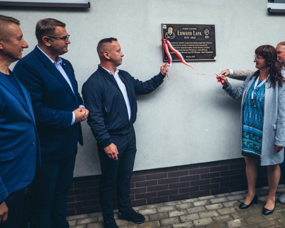 Stadion Orła Myślenice zyskał imię Edwarda Łapy. Społeczność klubu i OSP oddała hołd zmarłemu prezesowi