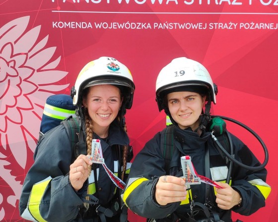 Karina Kalinowska oraz Iwona Piekarz najszybsze w Polsce w Mistrzostwach Strażaków w biegu po schodach