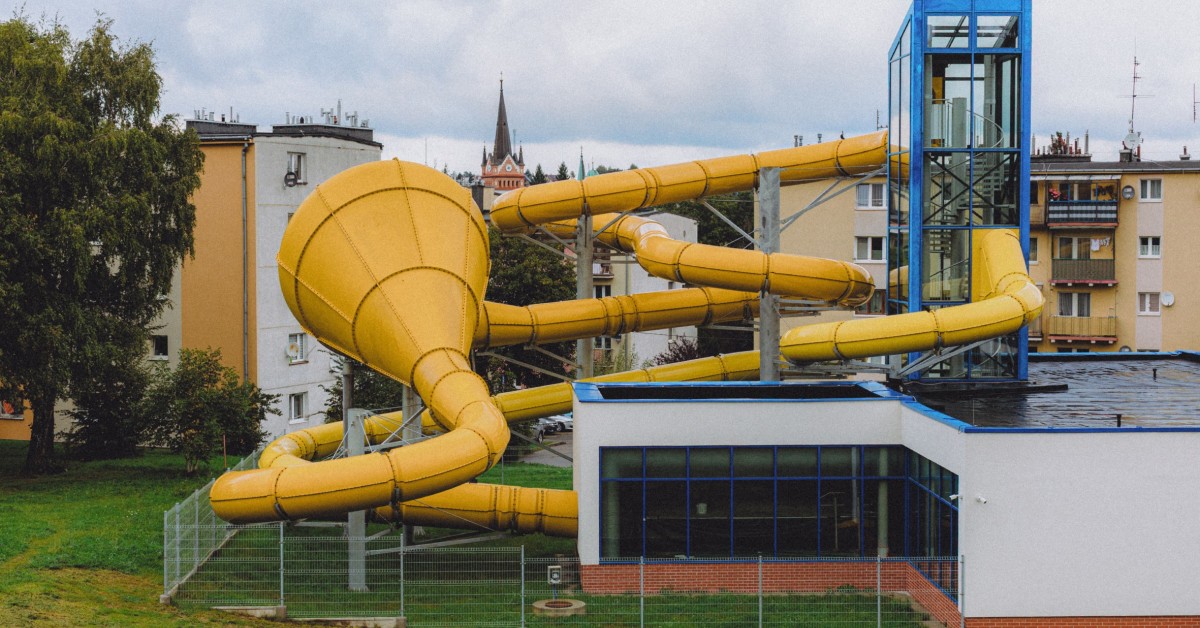 Trzecia niecka ze zjeżdżalnią mają kolejne opóźnienie. „Nowe baseny będą otwarte w późniejszym terminie”