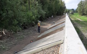 Trwa remont zapory bocznej „Myślenice” i budowa ścieżki rowerowej