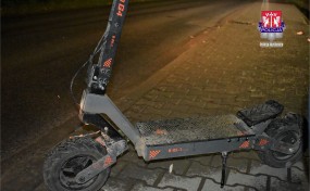 Trzemeśnia. Nocna jazda na hulajnodze skończyła się w szpitalu. Szesnastolatek w stanie krytycznym