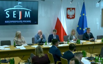 Trwają prace nad  zniesieniem dwukadencyjności. Przed wyborami krzesła wójtów, burmistrzów i prezydentów miast robią się gorące