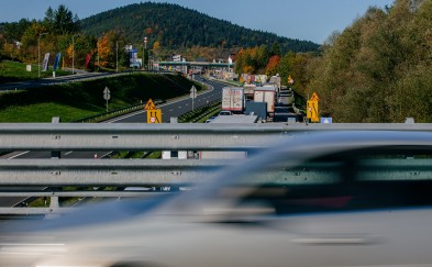 Kierowcy stoją na zakopiance w Myślenicach. Korki z przerwami do końca października