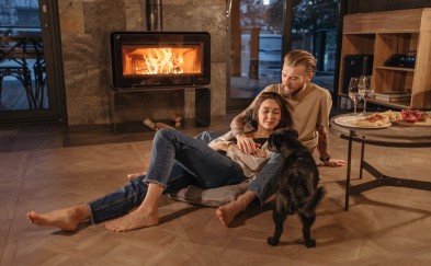 Kominek z wkładem powietrznym w domu energooszczędnym – czy to się opłaca?