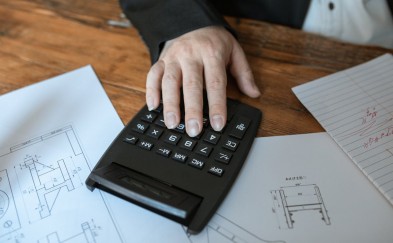 Jak kalkulator "Czyste Powietrze" pomaga zaplanować kolejność prac w domu?