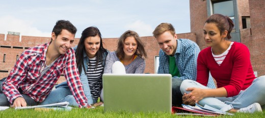 Jakie kierunki studiów są dziś na topie? Poznaj faworytów!