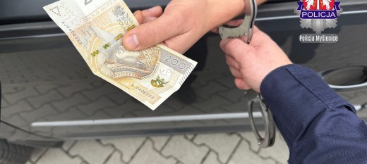 Wiśniowa. Kierowca chciał się dogadać. Próbował wręczyć policjantom łapówkę