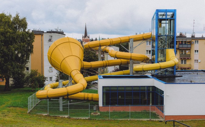 Trzecia niecka ze zjeżdżalnią mają kolejne opóźnienie. „Nowe baseny będą otwarte w późniejszym terminie”