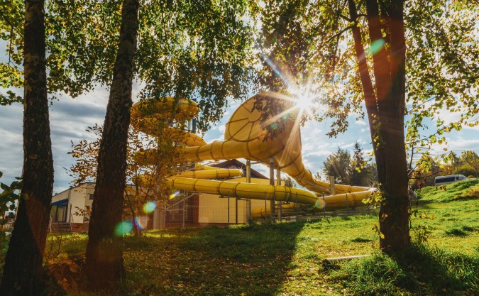 Znamy kolejny termin oddania trzeciej niecki basenu i zjeżdżalni. Ma to nastąpić jeszcze w tym roku