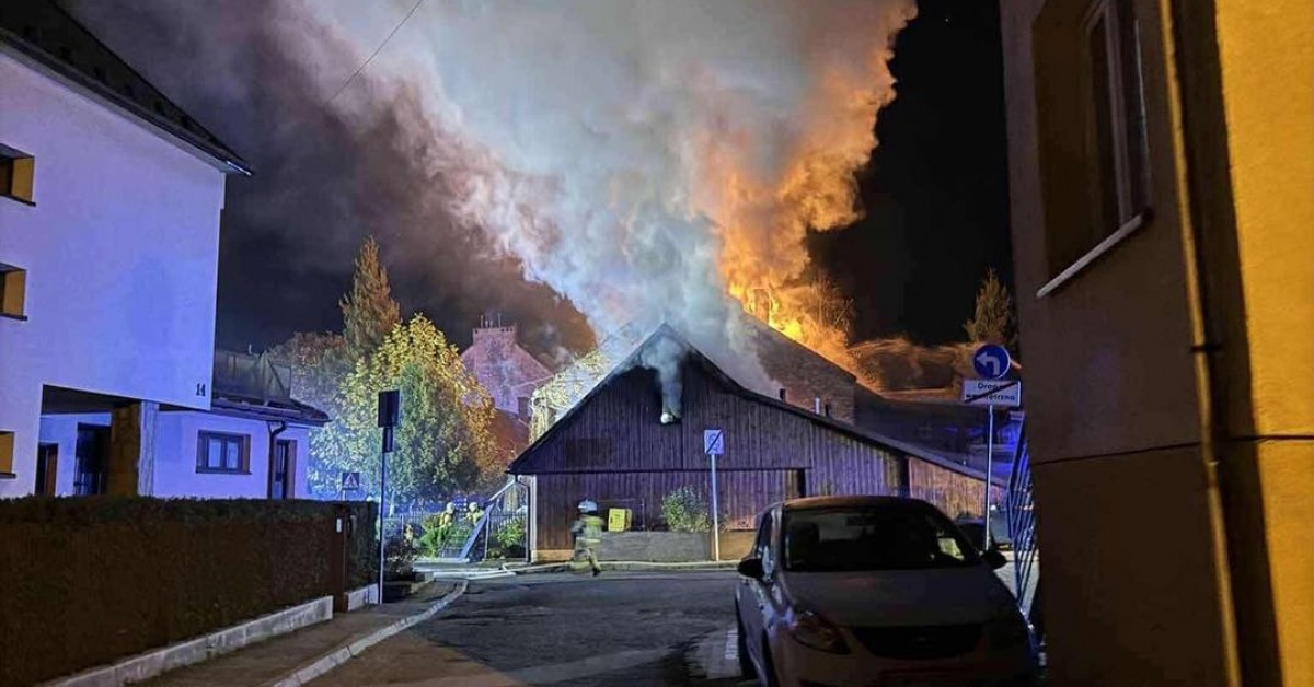 Myślenice. Pożar domu w centrum. Ucierpiała też restauracja