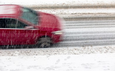Spadł pierwszy śnieg. Kto odpowiada za utrzymanie dróg w gminie Myślenice?