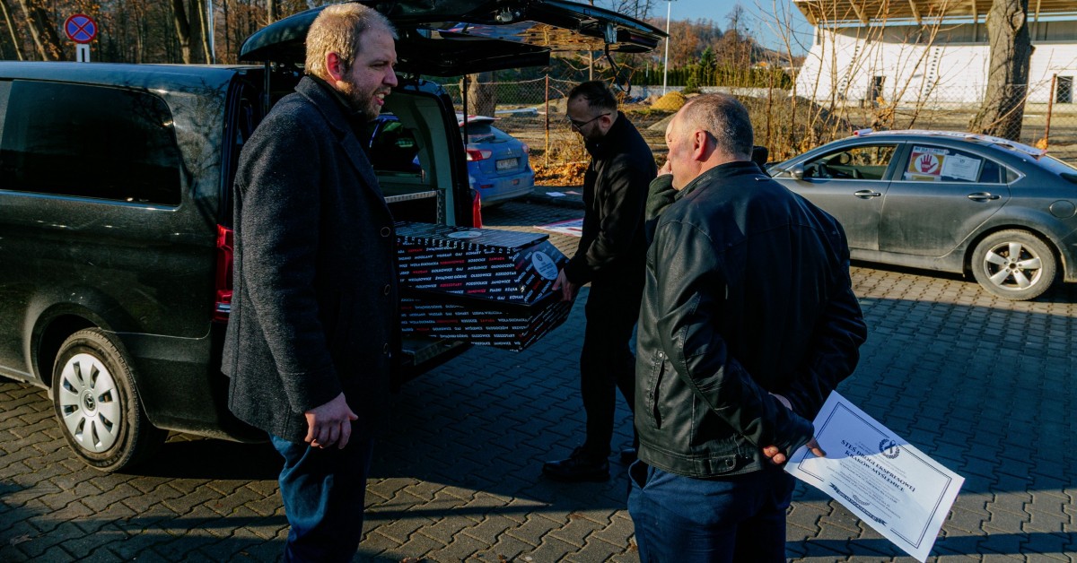 Zorganizowali „pogrzeb” projektu trasy S7 Kraków-Myślenice. Kondukt przeciwników drogi wyjechał z Zarabia