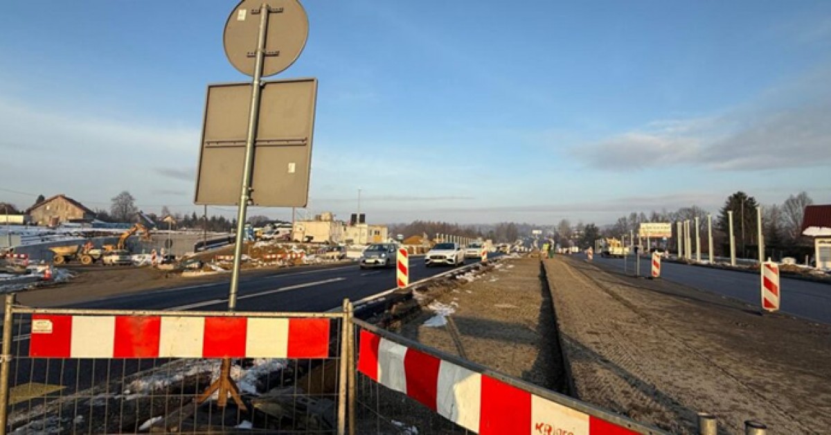Na zakopiance w Krzyszkowicach kładą asfalt. Korki możliwe do czwartku