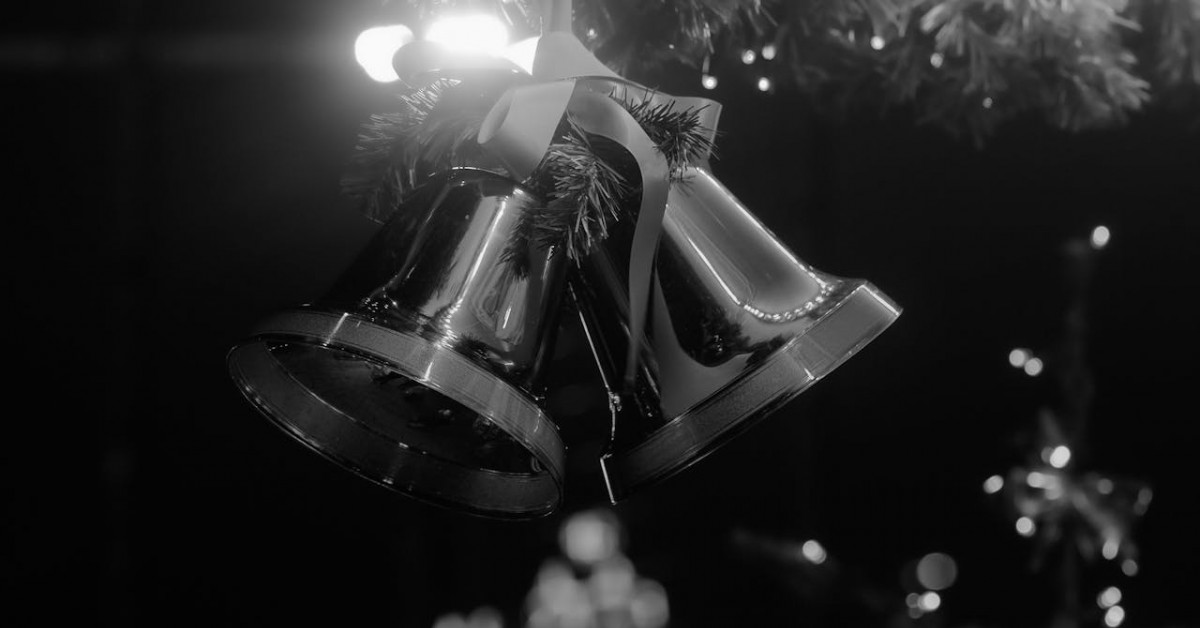 Czarne choinki – odważny trend, który może całkowicie odmienić Twoje święta