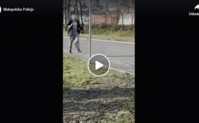 Myślenice. Z nożem i kijem wtargnął do jednej z firm. Zginął podczas interwencji policji. Służby publikują nagranie