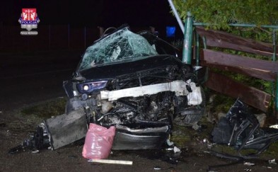 Tragiczny wypadek w Sieprawiu. Nie żyje 21-letni kierowca, nastoletnia pasażerka zabrana śmigłowcem LPR