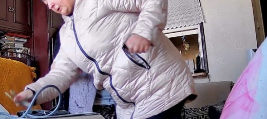 Myślenice. Szuka jej policja. Miała podszyć się pod sąsiadkę i wyłudzić pieniądze od starszej kobiety