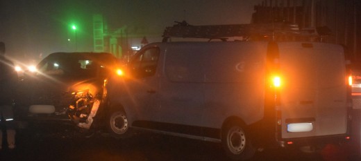 Pijany 17-latek bez prawa jazdy uciekał przed policją. Uszkodził sześć samochodów