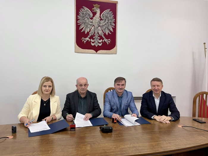 Na początku grudnia doszło do podpisania umowy z firmą JANDA z Mszany Dolnej.