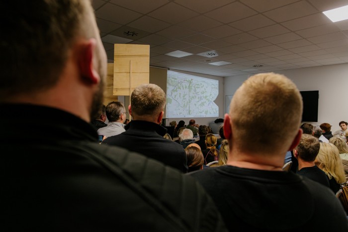 Obecnych na sali interesowało, w jaki sposób mieszkańcy Myślenic dostaną się na nową drogę S7 i dojadą do Krakowa.