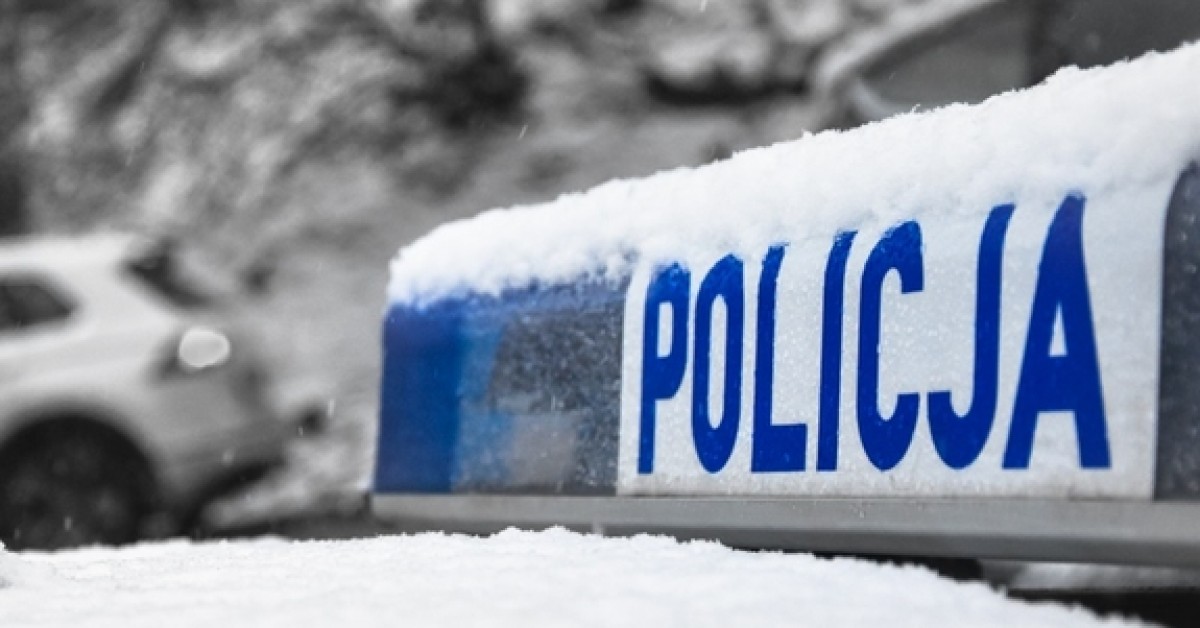 Spadł śnieg. „To próba dla kierowców” – mówią policjanci i apelują o rozsądek