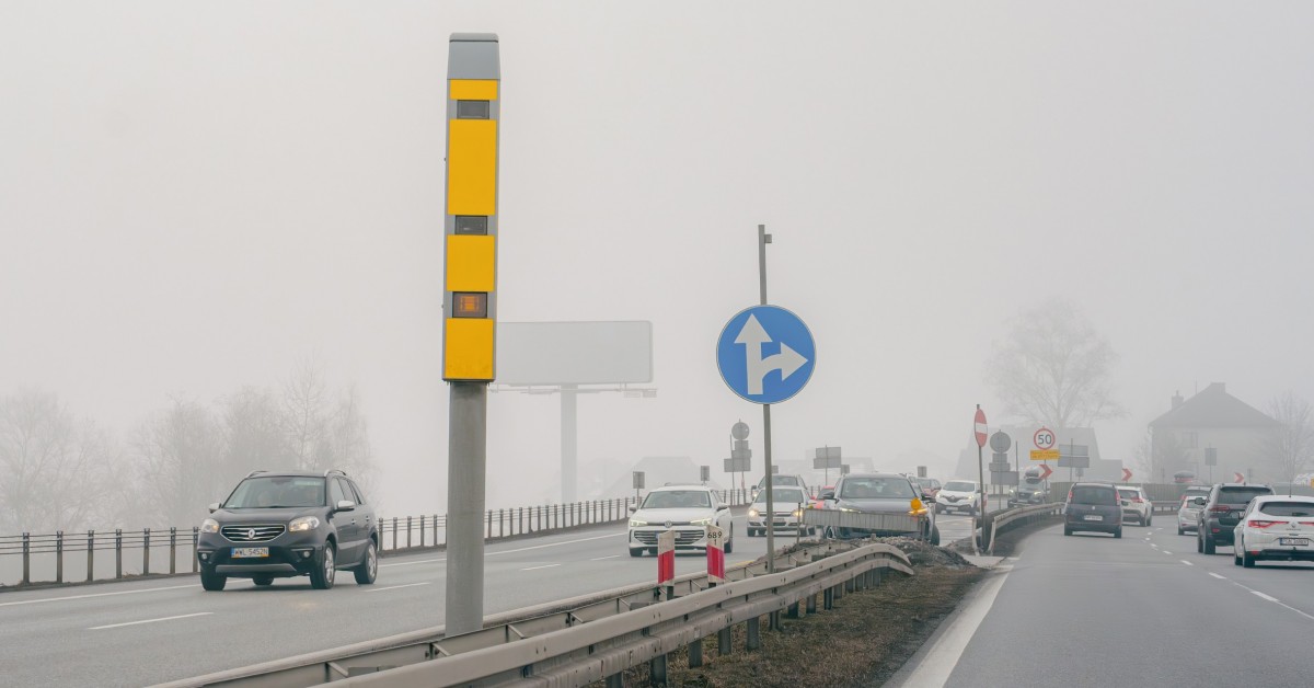 Fotoradar w Krzyszkowicach to rekordzista Polski. W pół roku odnotował 51,7 tys. przekroczeń prędkości