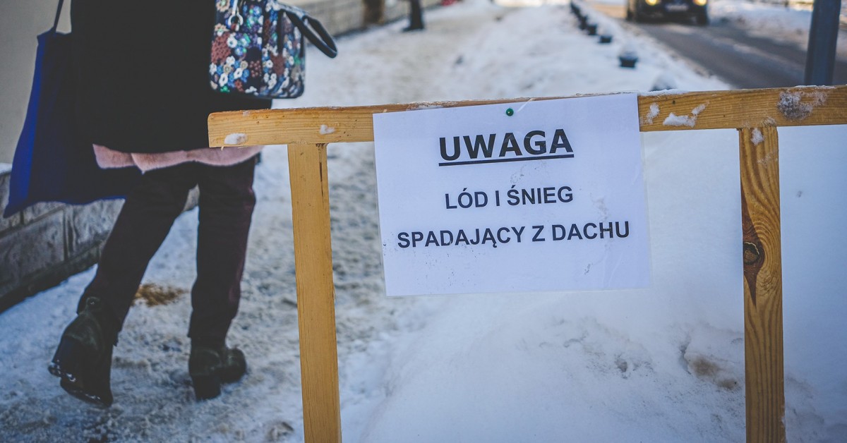 Kto powinien odśnieżać chodniki? System jest wadliwy. Starosta zapowiada zmiany
