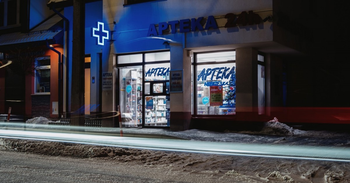 Apteka całodobowa w Myślenicach w 2026 roku. Nocne dyżury przy szpitalu