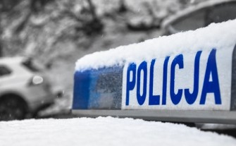Spadł śnieg. „To próba dla kierowców” – mówią policjanci i apelują o rozsądek