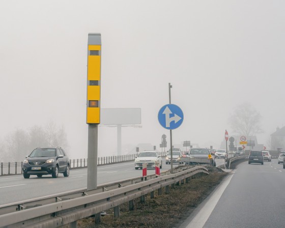 Fotoradar w Krzyszkowicach to rekordzista Polski. W pół roku odnotował 51,7 tys. przekroczeń prędkości
