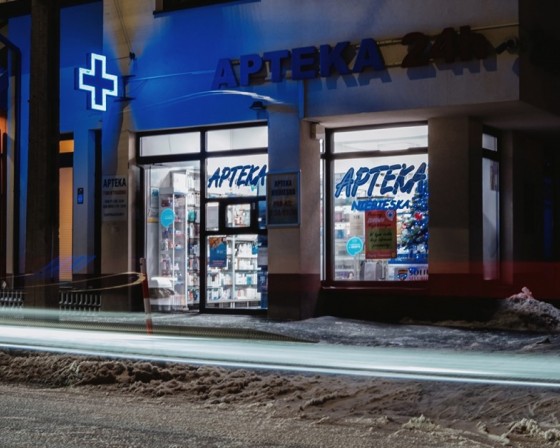 Apteka całodobowa w Myślenicach w 2026 roku. Nocne dyżury przy szpitalu