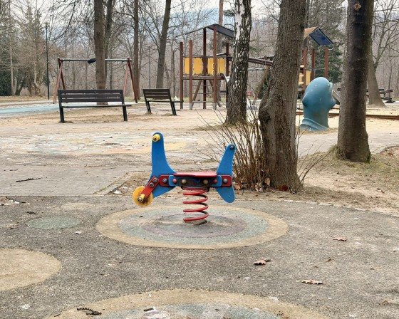 Myślenice. Plac zabaw na Zarabiu czeka rozbiórka. Burmistrz zapowiada budowę nowego