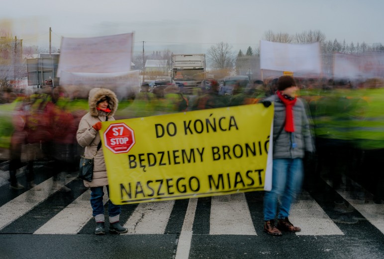 Przeciwnicy S7 zatrzymali ruch na zakopiance. To ostatni protest przed zakończeniem konsultacji społecznych