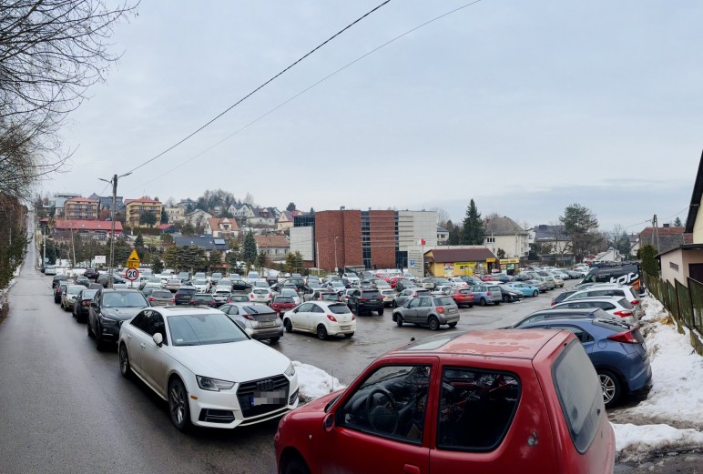 Myślenice. Parking piętrowy z boiskiem i zielenią na dachu jest nieaktualny. Burmistrz zapowiada nową koncepcję