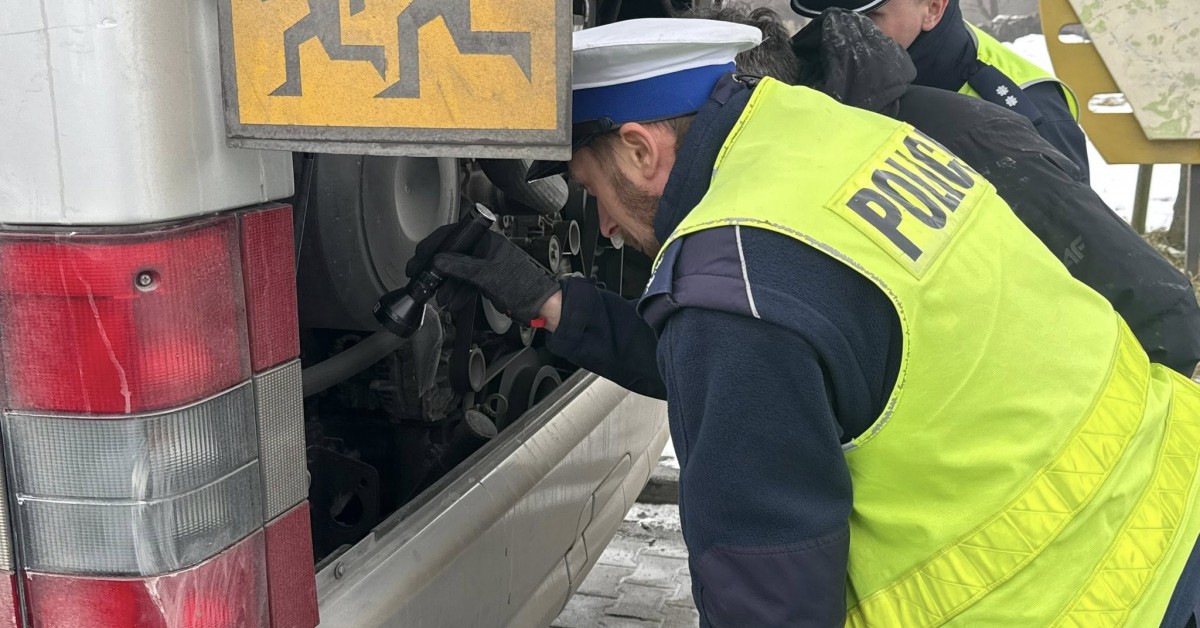 Powiat myślenicki. Policjanci kontrolują autokary wiozące dzieci na ferie