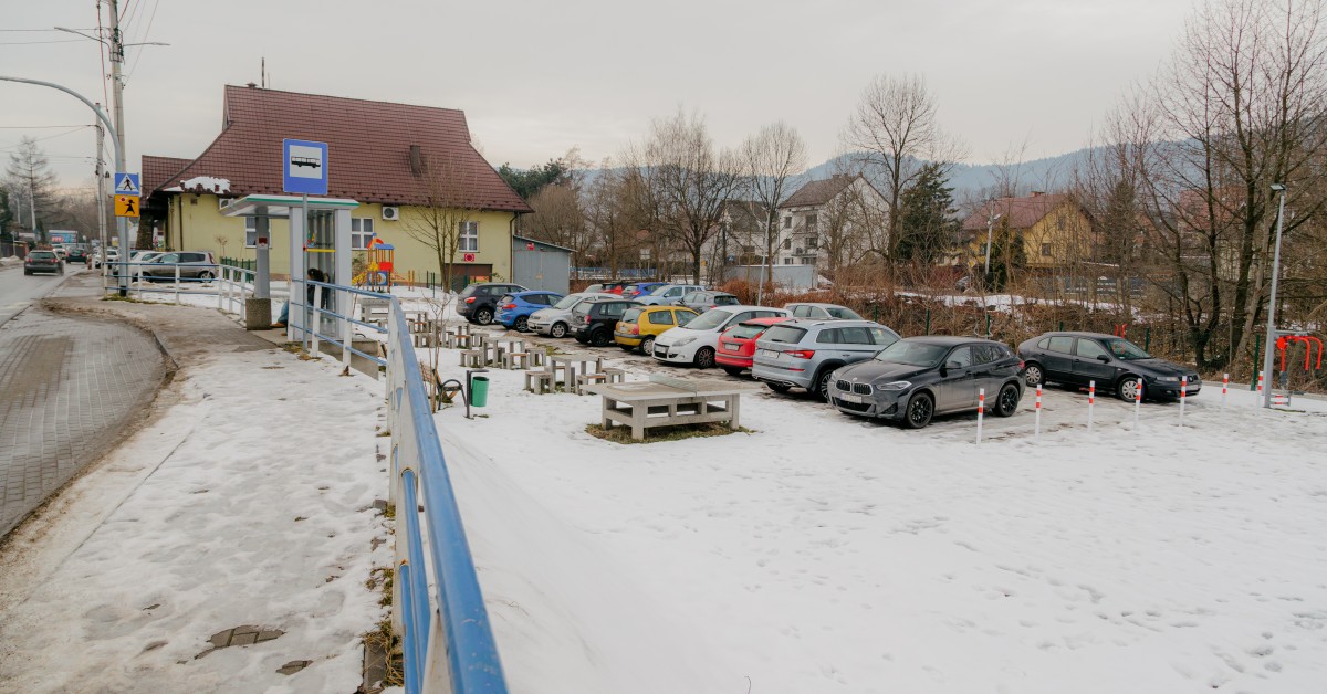 Myślenice. Parking, plac zabaw czy niedokończona inwestycja? Czym dziś jest Centrum Integracji i Odpoczynku na Górnym Przedmieściu?