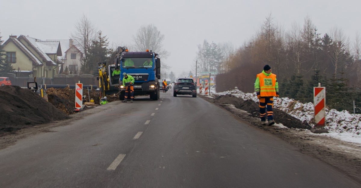 Osieczany. Ruszyły prace przy przebudowie drogi powiatowej. Powstanie tu rondo i przejścia dla pieszych