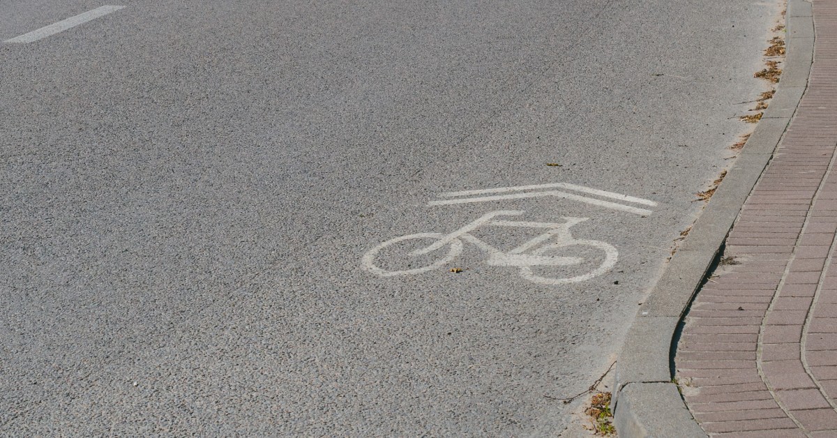 Burmistrz Szlachetka: Planowanie ścieżek rowerowych w mieście ma sens przy woli współpracy zarządcy dróg powiatowych