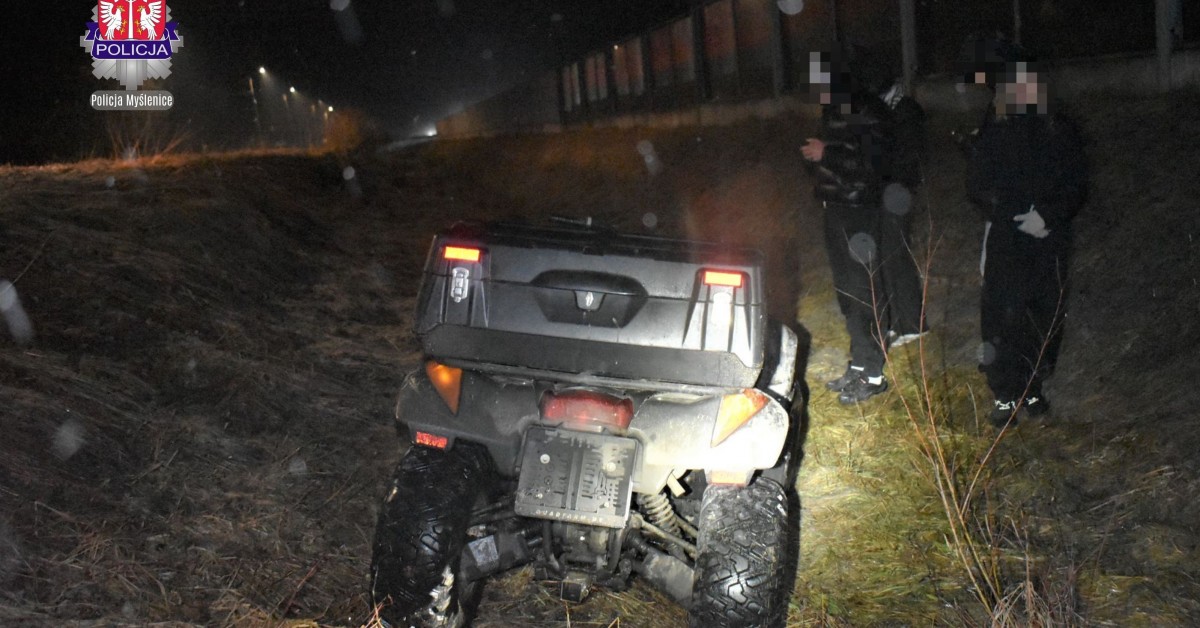 Lubień. Czterech nastolatków uciekało przed policją. Wpadli do rowu