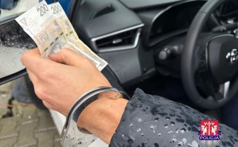Pędził 144 km/h na ograniczeniu do 70. Po zatrzymaniu przez policję próbował załatwić sprawę łapówką