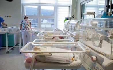 Spada liczba urodzeń w Małopolsce. NFZ publikuje ranking porodówek. Jak wypadają Myślenice?