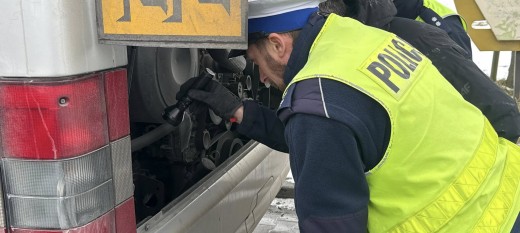 Powiat myślenicki. Policjanci kontrolują autokary wiozące dzieci na ferie