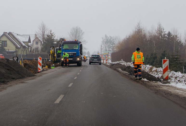 Osieczany. Ruszyły prace przy przebudowie drogi powiatowej. Powstanie tu rondo i przejścia dla pieszych