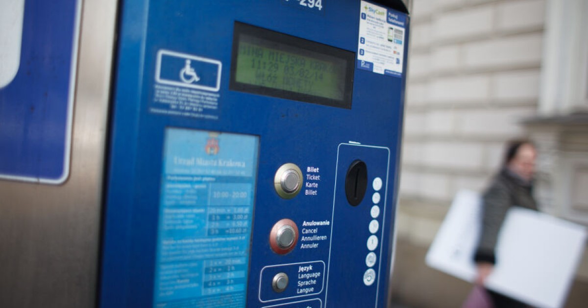 Kraków koryguje zasady w strefie płatnego parkowania. Będą darmowe niedziele, ale nie obejmują kierowców spoza miasta