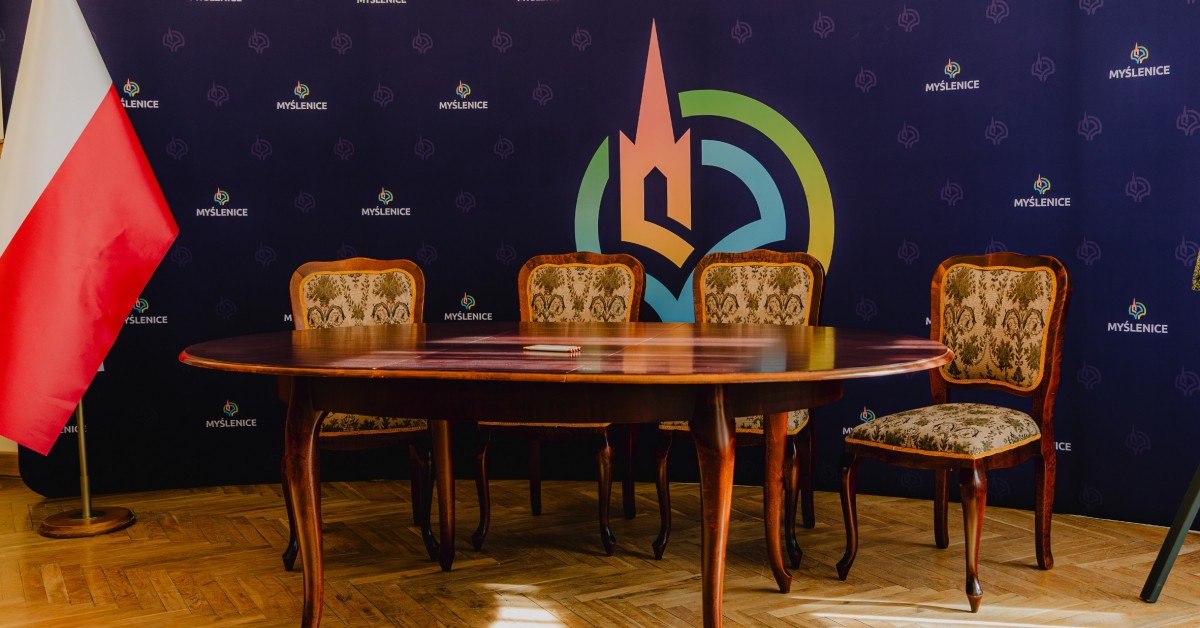 Myślenice. Podpisanie umowy na budowę centrum dla niepełnosprawnych na Chełmie odwołano w ostatniej chwili. Szkoła stoi pusta od sześciu lat