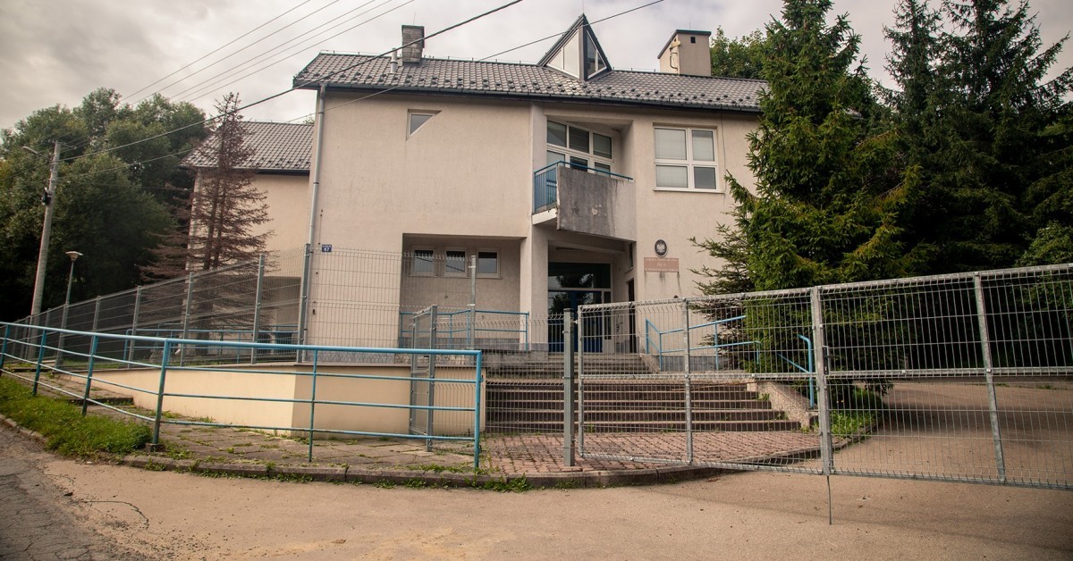 Myślenice. Zamieszanie wokół szkoły na Chełmie. Jednego dnia odwołują podpisanie umowy, drugiego znajdują wykonawcę