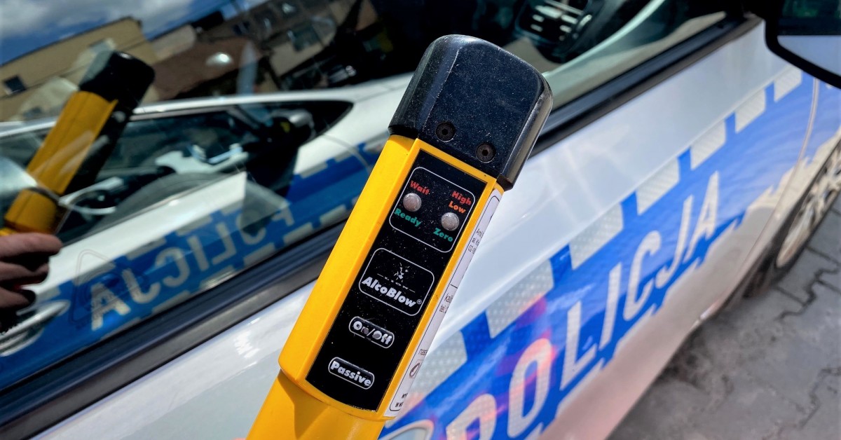 Policjanci sprawdzają kierowców. W ramach akcji „alkohol i narkotyki” przeprowadzili 2500 kontroli