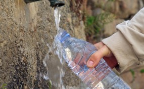 Sanepid przestaje badać wodę ze źródełek. Mimo złych wyników, mieszkańcy nie przestają jej pić