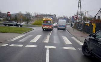 Myślenice. Nie zatrzymał się przed przejściem. Potrącił kobietę na pasach