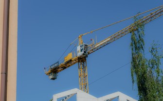 Brak parkingów przy nowych inwestycjach. Starosta zwraca uwagę na luki w planach gmin i apeluje o ich doprecyzowanie